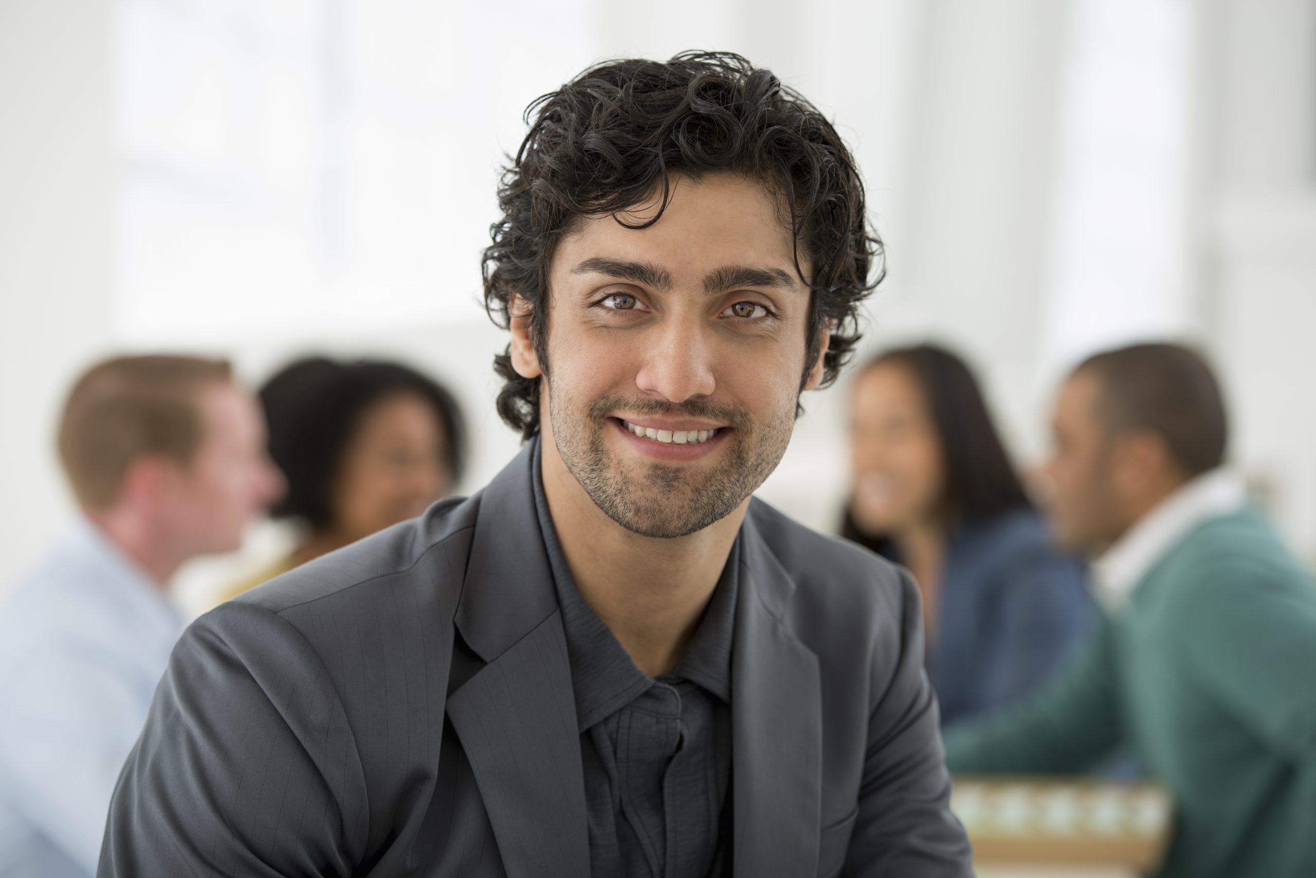 Finanzas y trabajo tras el divorcio: decisiones con respaldo profesional – Luis V. (48 años)